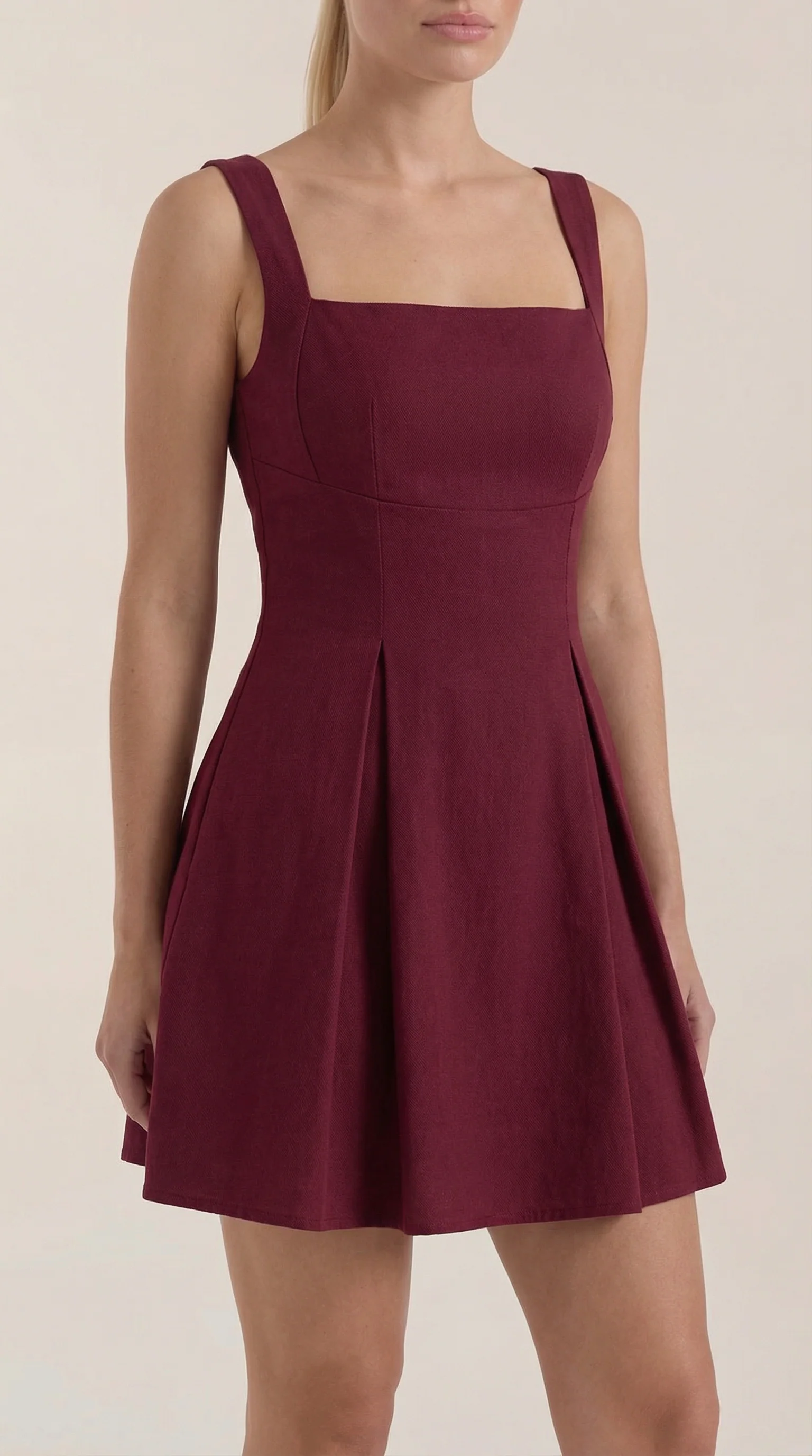 Minikleid mit tailliertem Oberteil