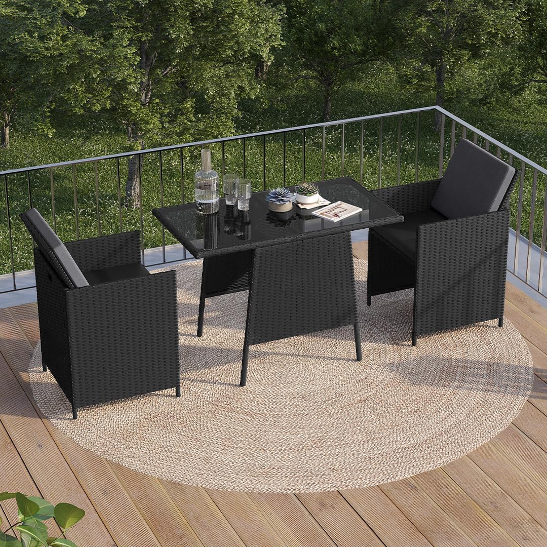 STEELSØN 3-TLG Garten-Essgruppe Xenara, Esstisch mit 2 Stühlen, Gartenmöbel Sitzgruppe Polyrattan mit Kissen, Gartenlounge, Balkomöbel Set, schwarz