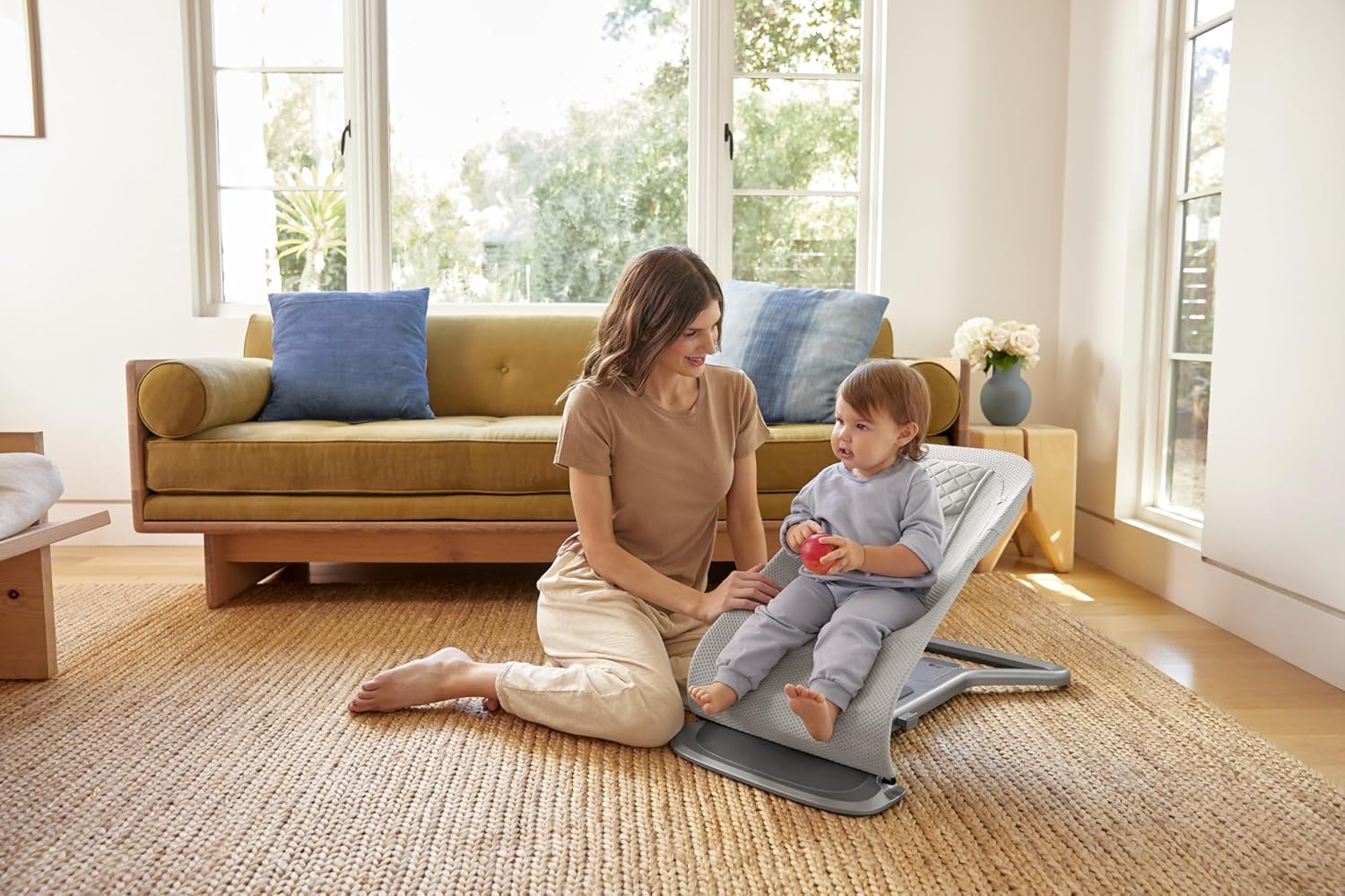 Ergobaby 3-in-1 Evolve Bouncer, Ergonomische Babywippe für Neugeborene ab Geburt bis zum Kleinkind, Babyschaukel mit Neugeboreneneinsatz (2,5 kg - 13,2 kg), Cream