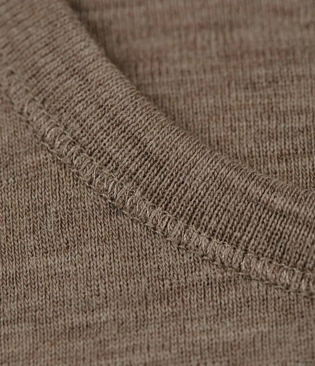 Women's long-sleeved shirt made of merino wool