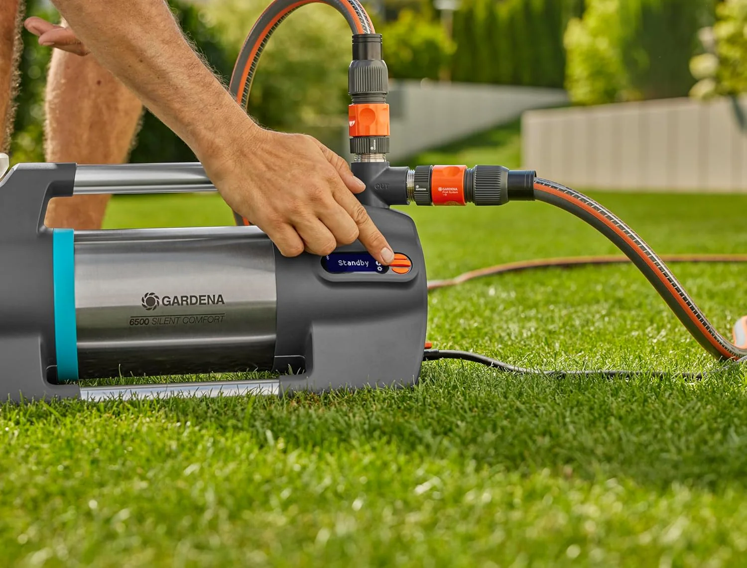 Gardena Tuinpomp 6500 SilentComfort: Extra stille besproeiingspomp via app te bedienen, opbrengst 6500 l/u, droogloopbeveiliging, roestvrij staal, energiezuinig en waterbestendig (9059-20)