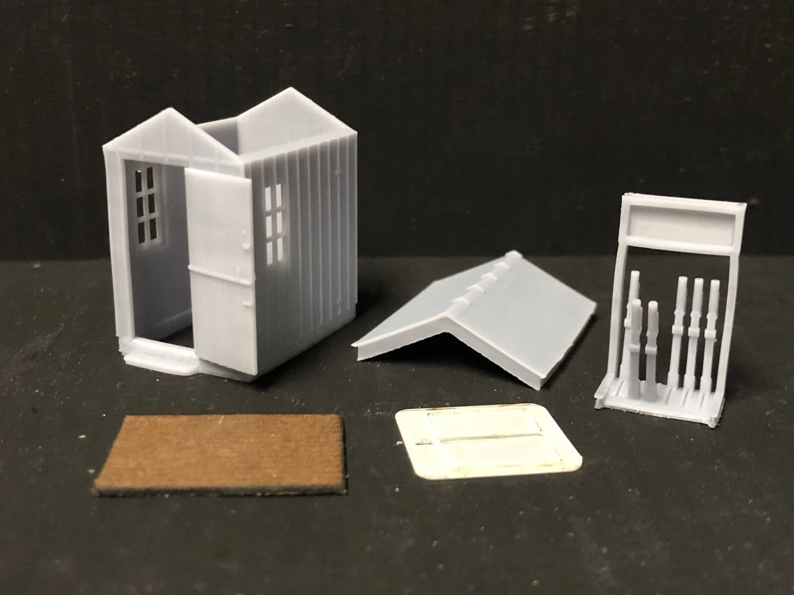 Porthmadog signal mans Hut with levers and glazing - OO9/OO/HO