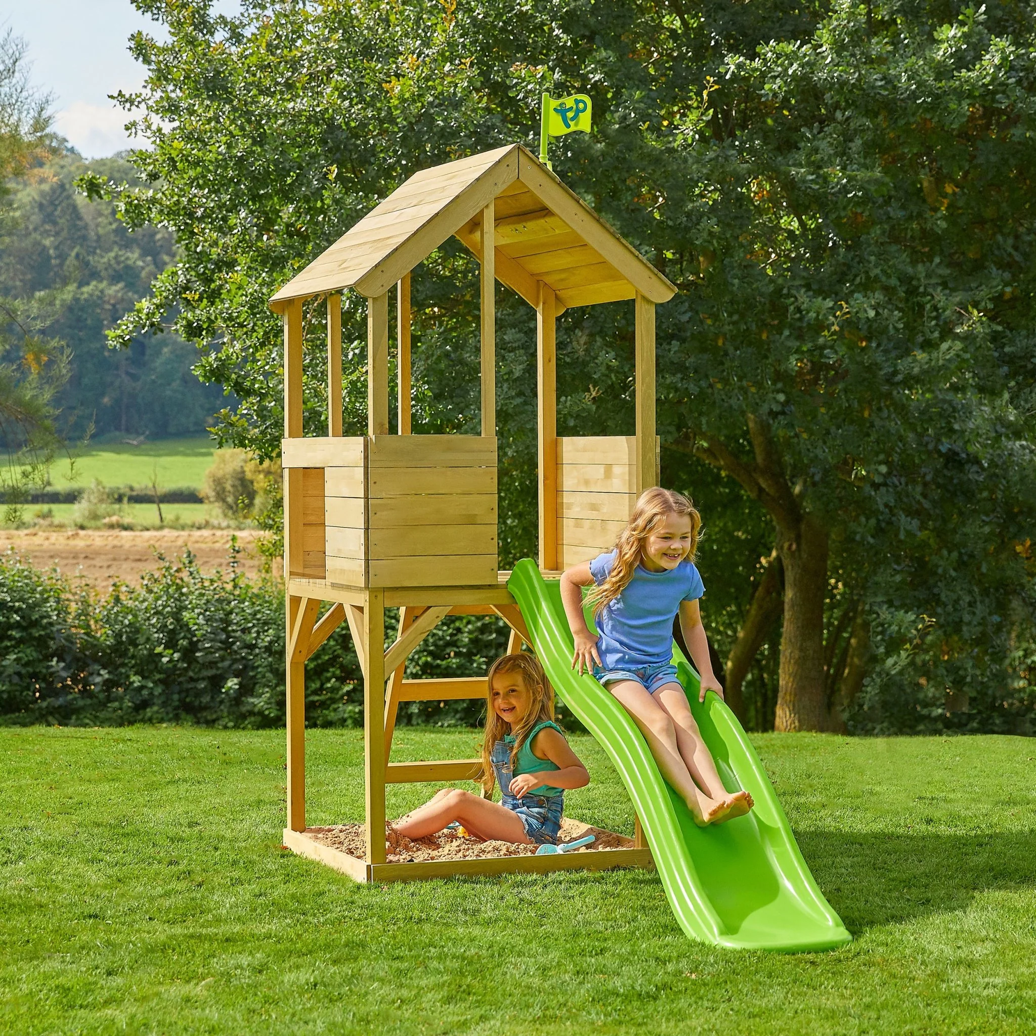 TP Treehouse Houten Speeltoren met Golvenglijbaan �C FSC? gecertificeerd