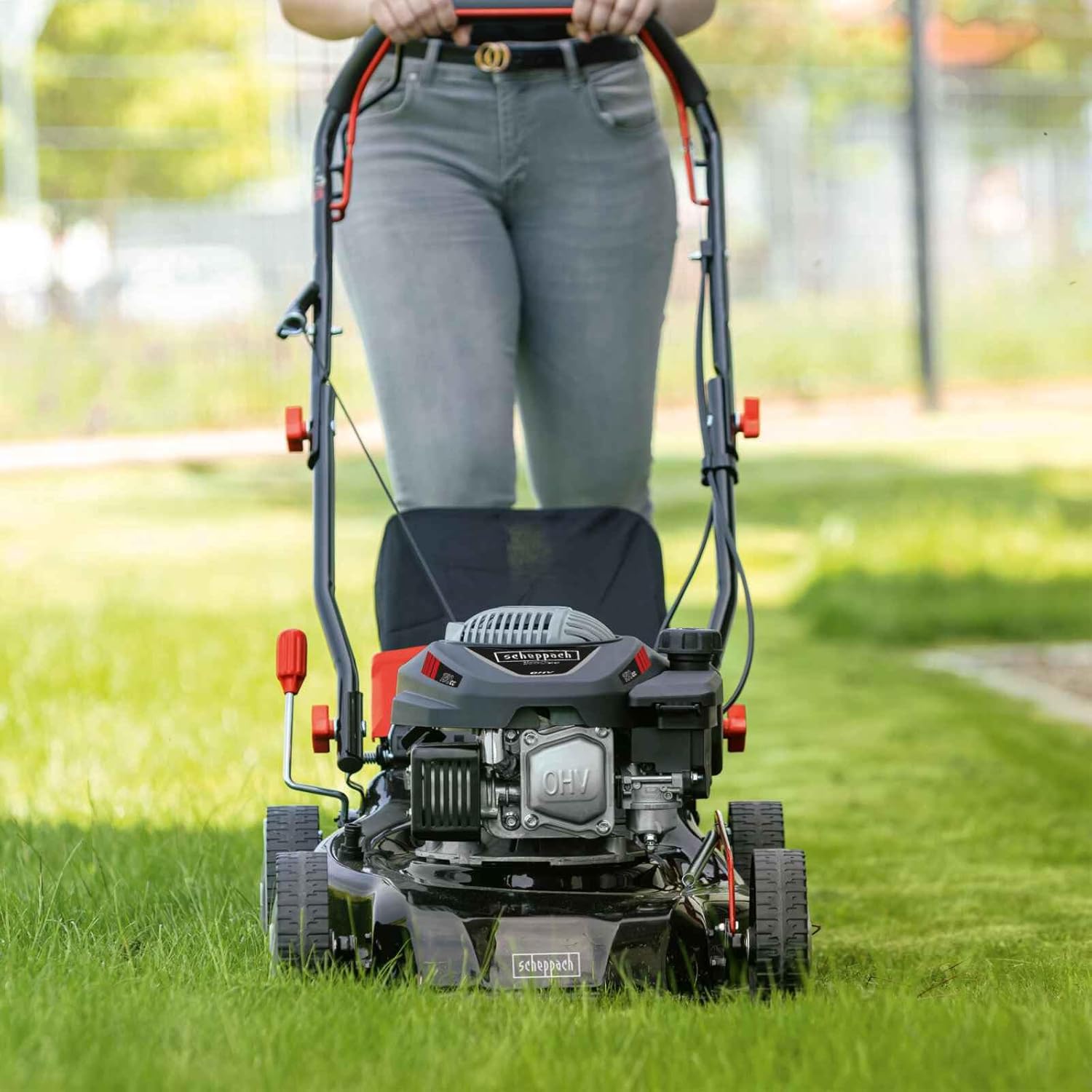 Scheppach Benzin Rasenmäher MS150-42 - 3,5PS | Schnittbreite 42cm | Radantrieb | Stahlgehäuse | Reinigungsfunktion | Mulchfunktion | 45 Liter Fangkorb | Höhenverstellung in 7 Stufen (25-75mm)