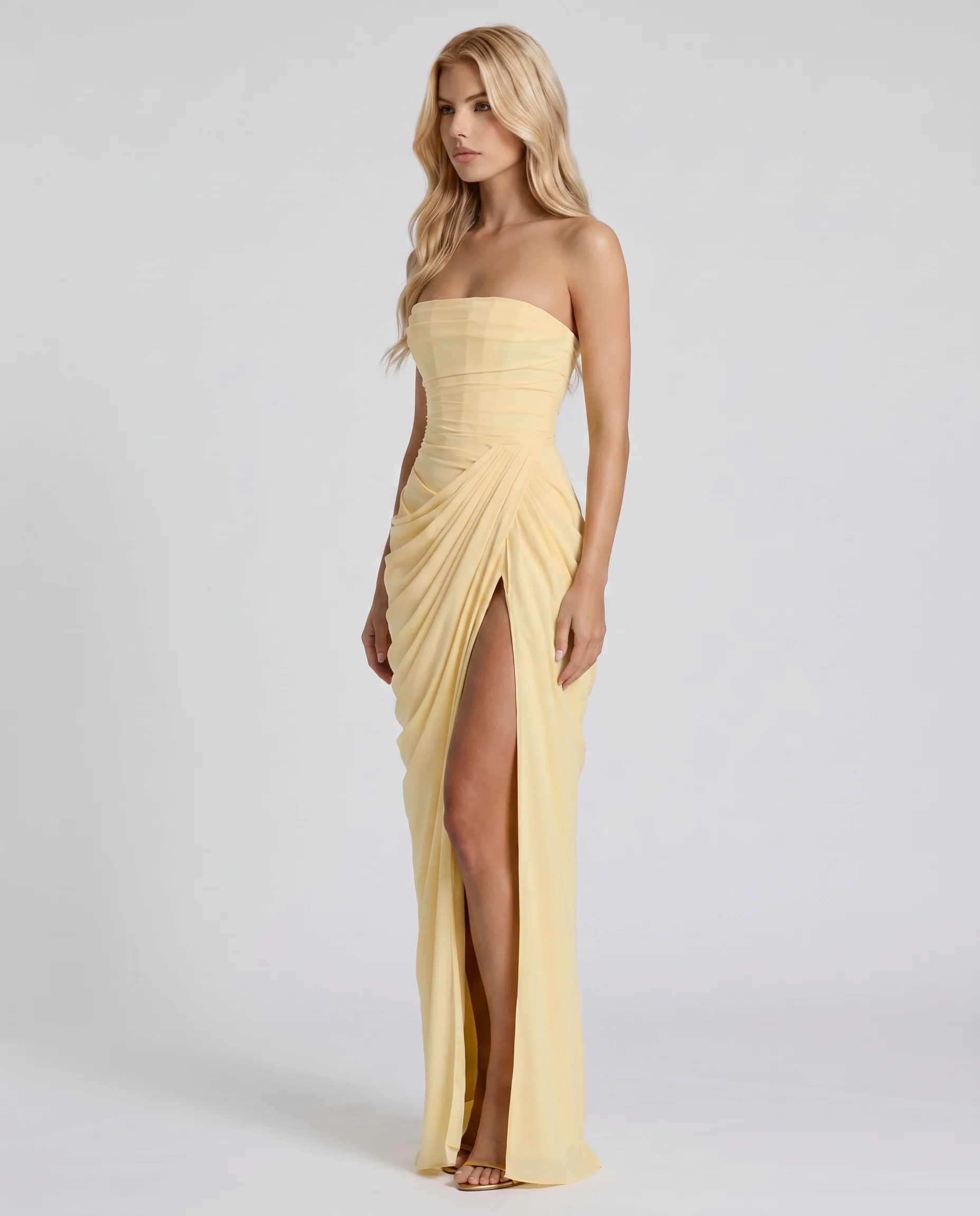 Tr?gerloses Maxikleid mit Raffungen und Beinschlitz | Modernes Bandeau-Kleid mit drapiertem Wickelrock f��r festliche Anl?sse