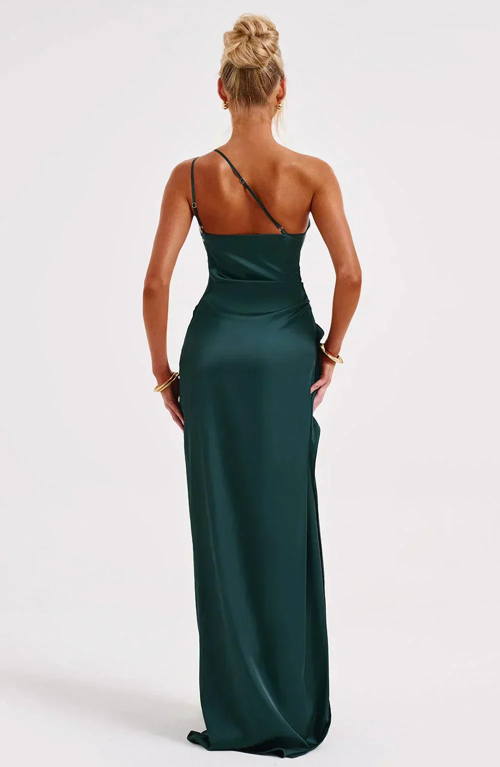 Raffiniertes Abendkleid mit hohem Schlitz