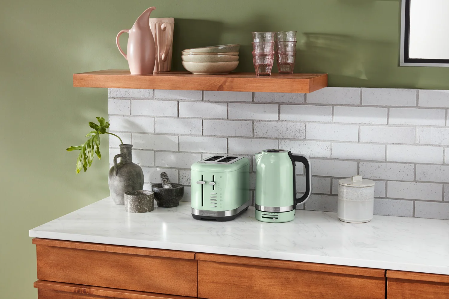 2025 KitchenAid Ontbijtpakket inclusief Waterkoker 5KEK1701, Toaster 5KMT2109 + Broodjeshouder