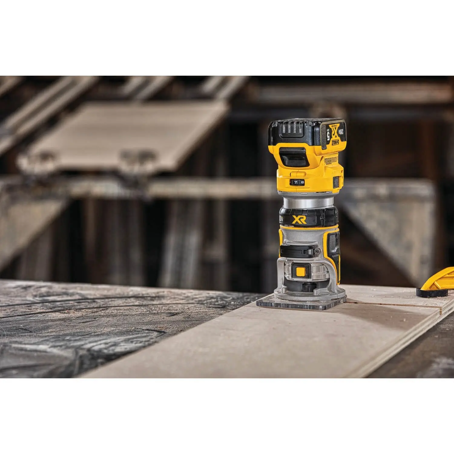 2025 DEWALT DCW600B-20V MAX XR Draadloze Freesmachine, Koolborstelloos, Alleen Gereedschap