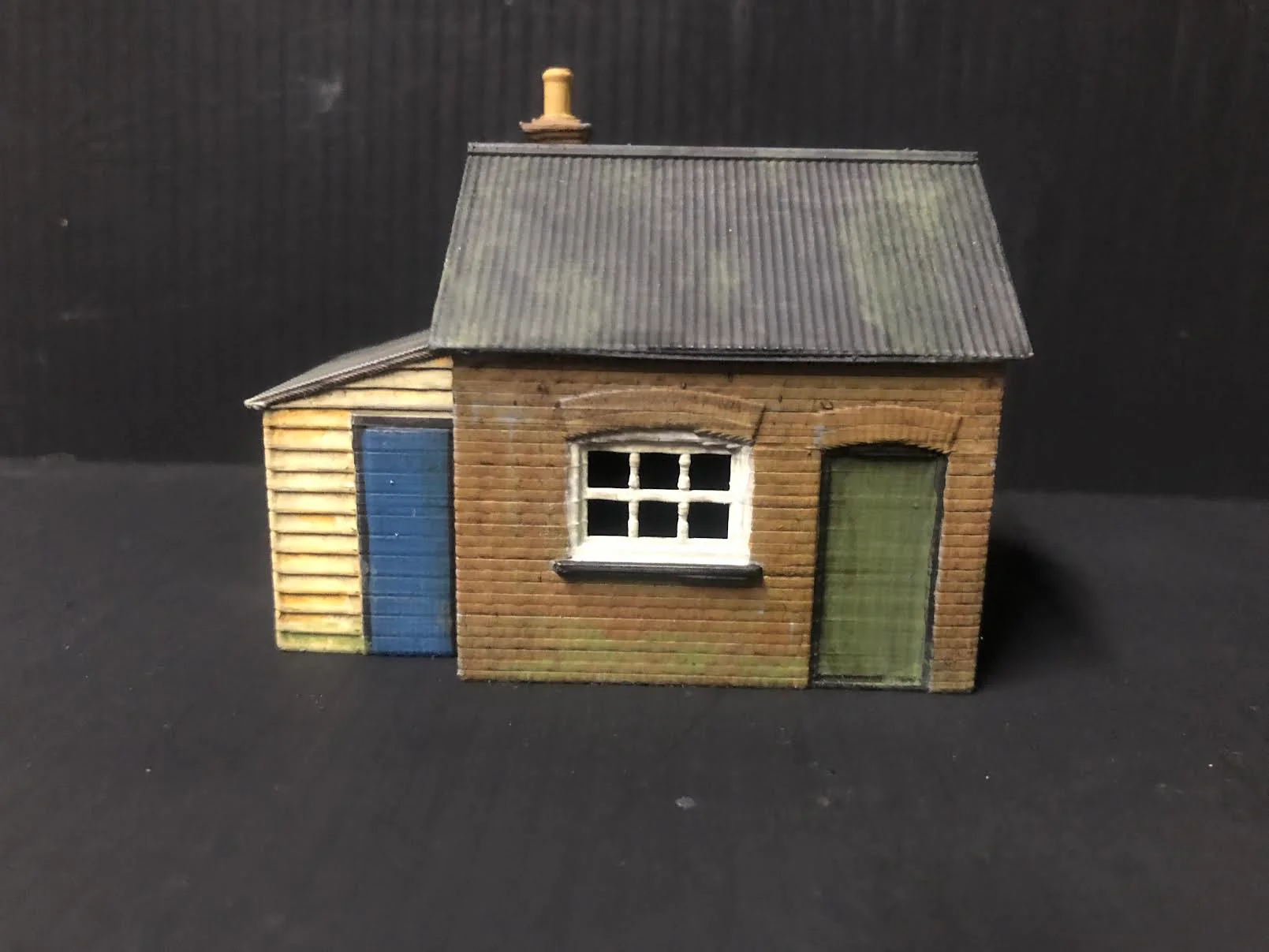 Small Building with lean to - OO9/OO/HO ideal for your layout
