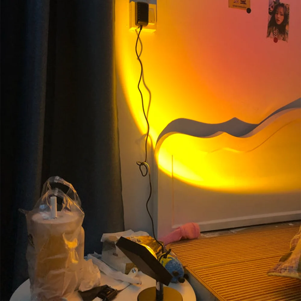 Retro Sunset LED Tischlampe | Kompakte Nachttischlampe f��r gem��tliches Stimmungslicht | USB-betrieben & energiesparend