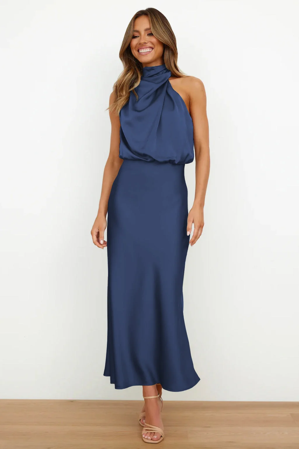 Damen Satin Maxikleid mit Halterneck-Ausschnitt | Flie?endes, bodenlanges Abendkleid f��r Hochzeiten und festliche Events