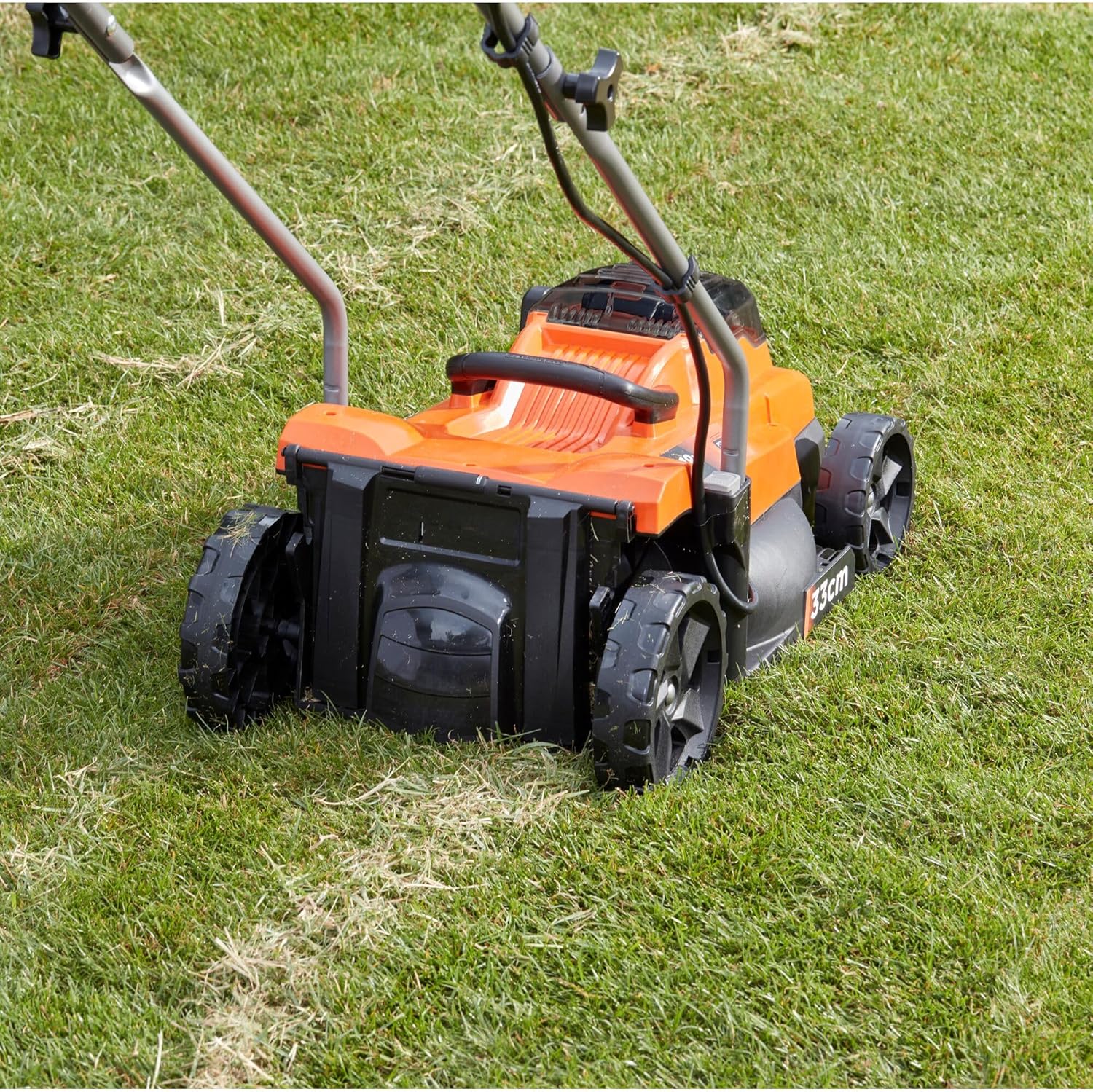 BLACK+DECKER Rasenmäher Akku Rasenmäher Elektro (betrieben mit 2X 18V Akkus, 33 cm Schnittbreite, für kleine und mittlere Rasenflächen bis 250 m², 5-fache Höhenverstellung) BCMW3318N