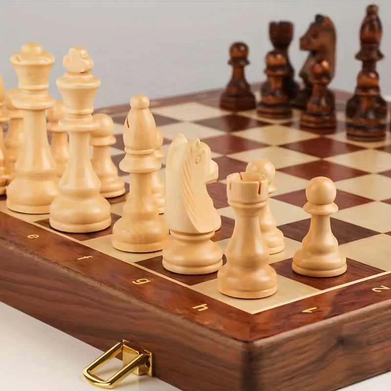 Faltbares Schachspiel aus Holz mit Figuren – tragbares Schachbrett für Reisen und Zuhause