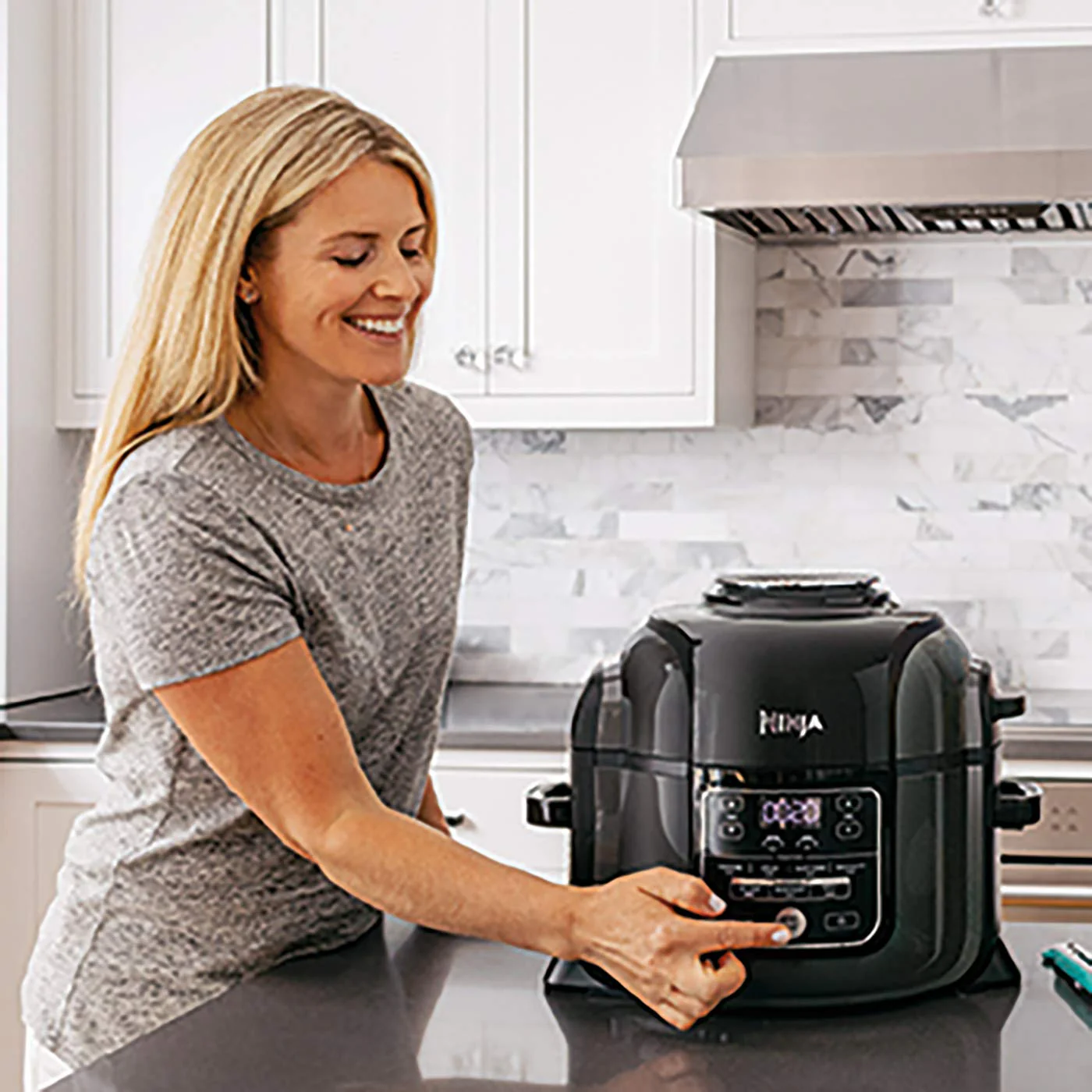 2025 Ninja Foodi MAX Dual Zone heteluchtfriteuse, 9,5L Airfryer, 2 compartimenten, met tang, anti-aanbaklaag, vaatwasserbestendige manden, 6-in-1, Amazon exclusief, koper/zwart, AF400EUCP