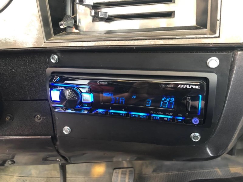 Alpine UTE-73BT Advanced Bluetooth Digital Media Receiver