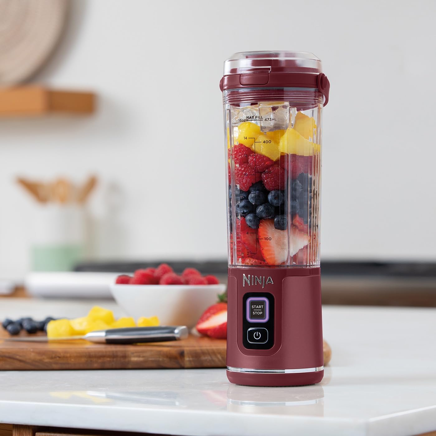 Ninja Blast Tragbarer Mixer / Blender / Smoothie Maker, 530ml Becher, Auslaufsicherer Deckel, Leistungsstarker Mini Standmixer, Kabellos & Wiederaufladbar, Zerkleinert Eis & Obst, Schwarz, BC151EUBK