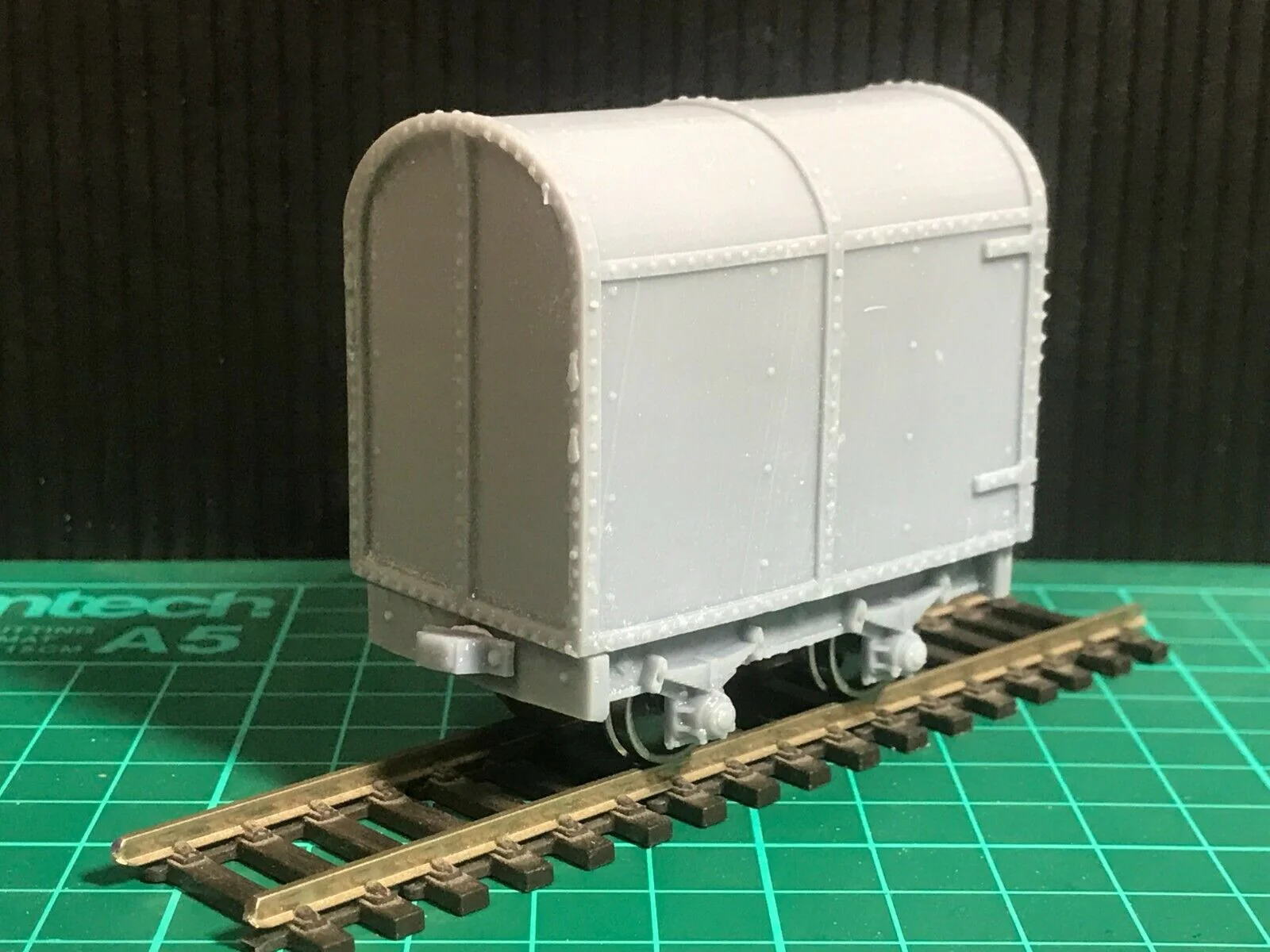 Gn15 Narrow Gauge Welsh  Gunpowder wagon - short with wheels