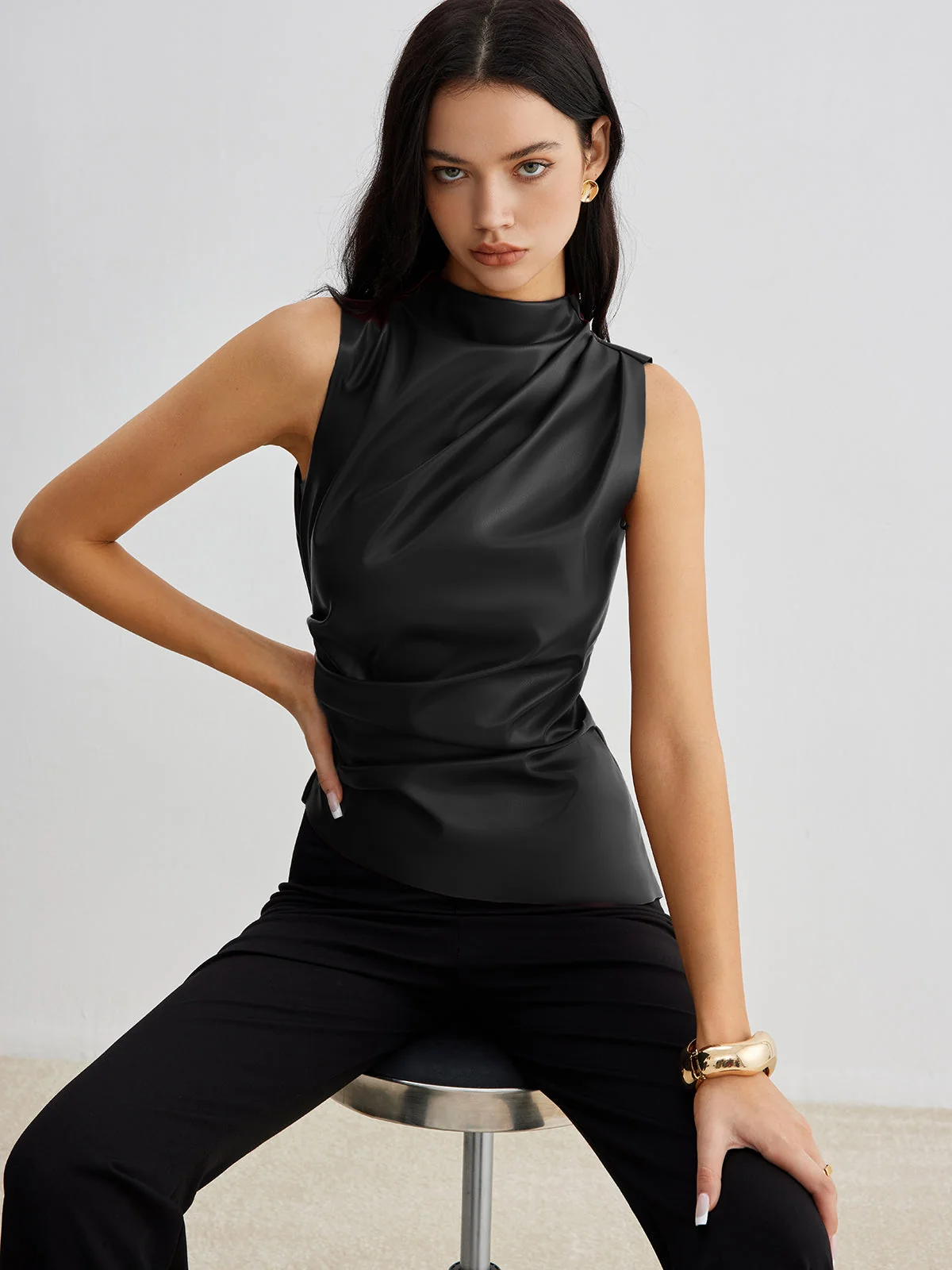 Hochgeschlossenes Tanktop mit asymmetrischem Faltenwurf f��r Damen