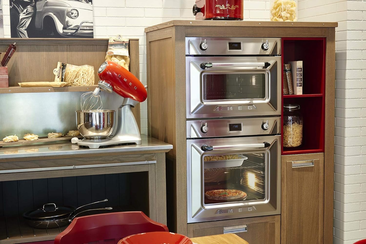 Smeg, SMF02PKEU Küchenmaschine, 10 Geschwindigkeitsstufen, Planetenrührwerk, Sicherheitsabschaltung, 2 Rührbesen, Kugelgriff aus Edelstahl, 800 W, Rose