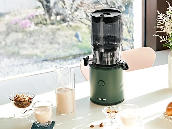 HUROM | Entsafter Gemüse und Obst | Slow Juicer | H320N | Elektrische Kaltpresse | Ruhiger Motor | Leicht zu Reinigen | mit groem Behlter und Siebfilter 2L | 200 Watt | BPA Frei | Schwarz