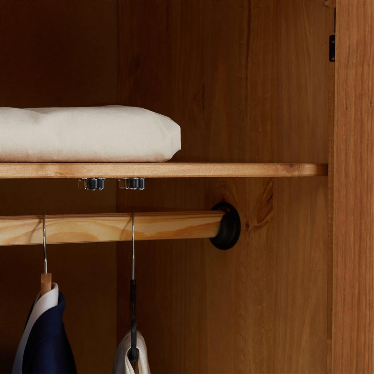 IDIMEX Kleiderschrank CANCUN - Massiver 3-türiger Schlafzimmerschrank, Kiefer, gebeizt/gewachst