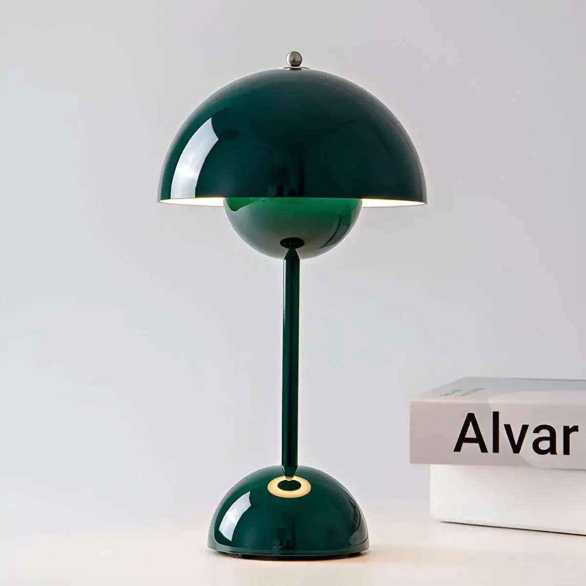 Skandinavische Designer-Tischlampe f��r stimmungsvolle Beleuchtung