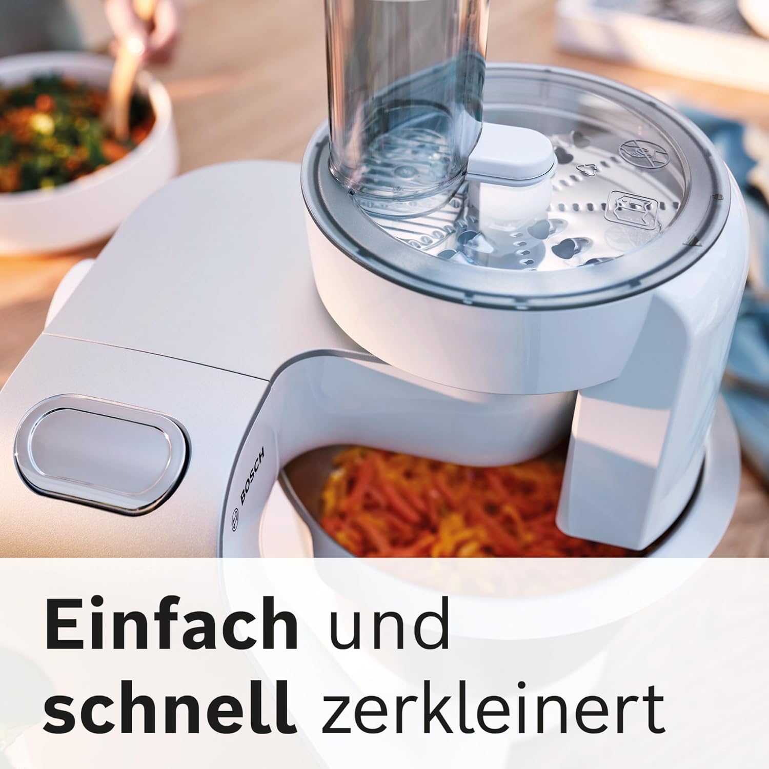 Bosch Küchenmaschine Serie 4 MUM58720,Edelstahl-Schüssel 3,9 L, Mixer 1,25 L, Planetenrührwerk,Knethaken,Schlag,Rührbesen, Durchlaufschnitzler, 3 Scheiben, 1000 W, Dunkelrot/Silber