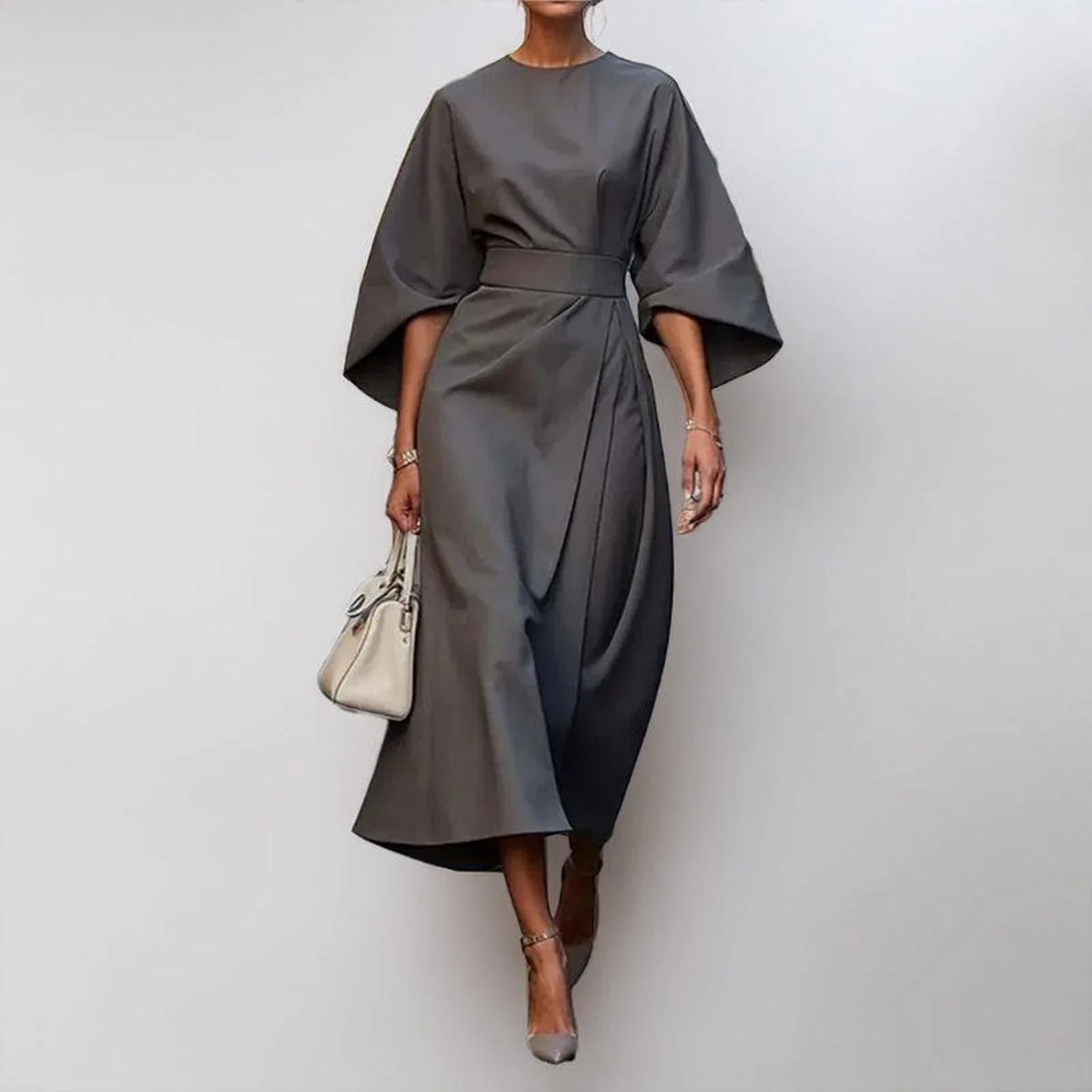 Langes Kleid mit Fledermaus?rmeln