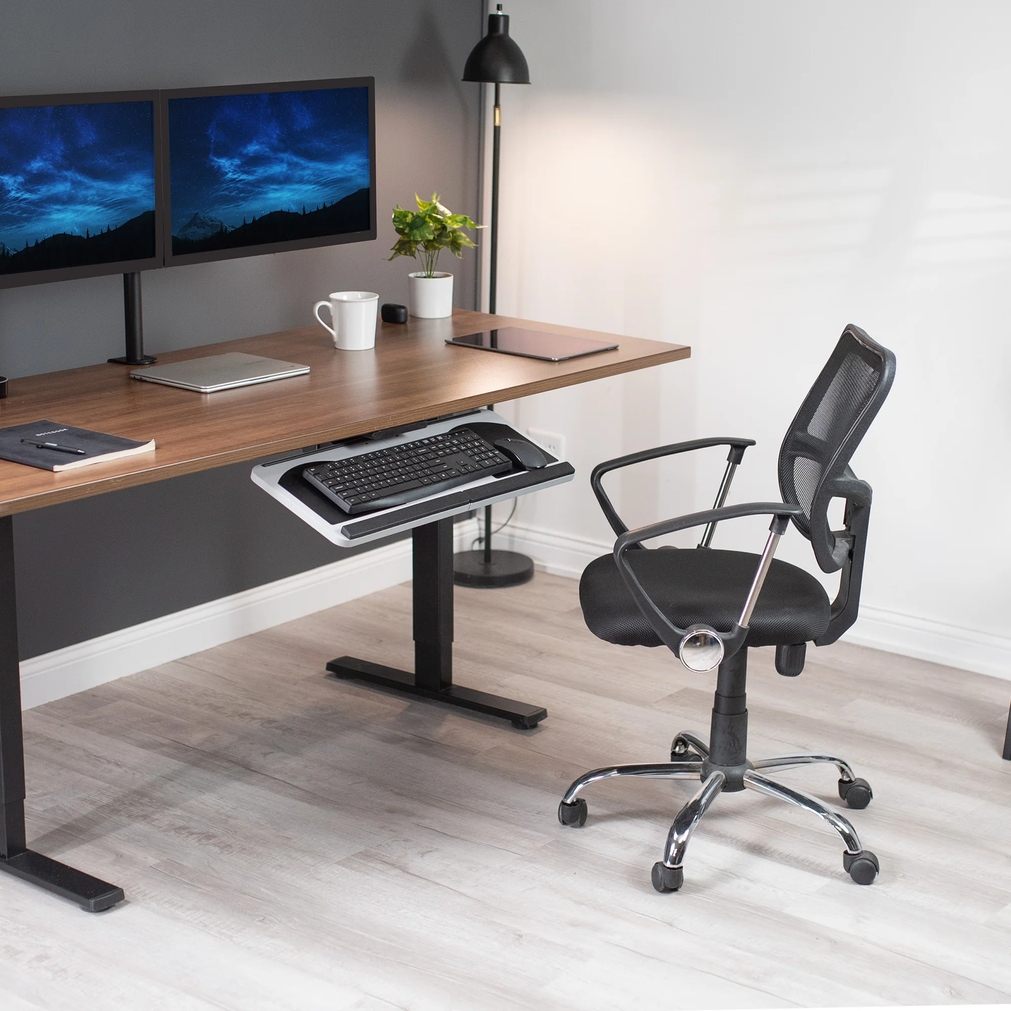 Zilveren Toetsenbordlade Onder het Bureau