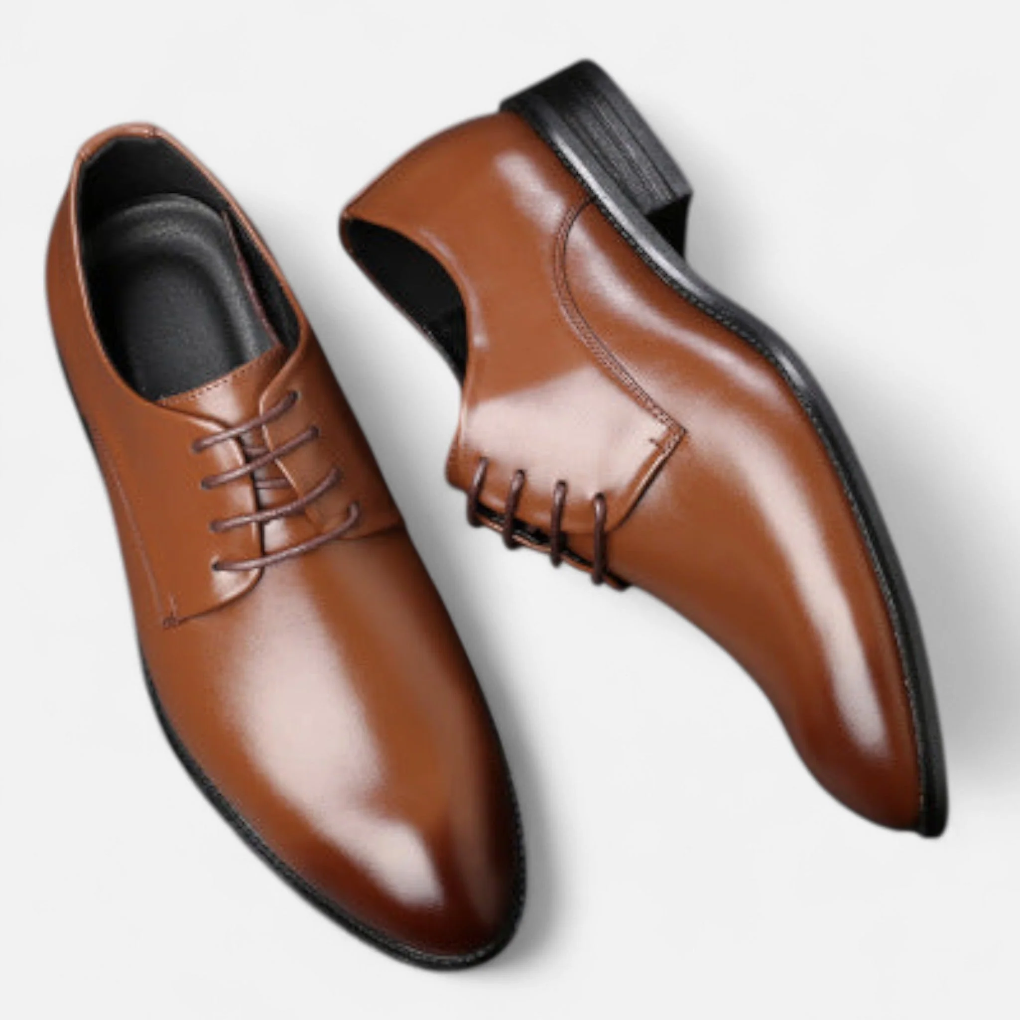 Elegante Herren-Sommerschuhe mit klassischen Schn��rsenkeln