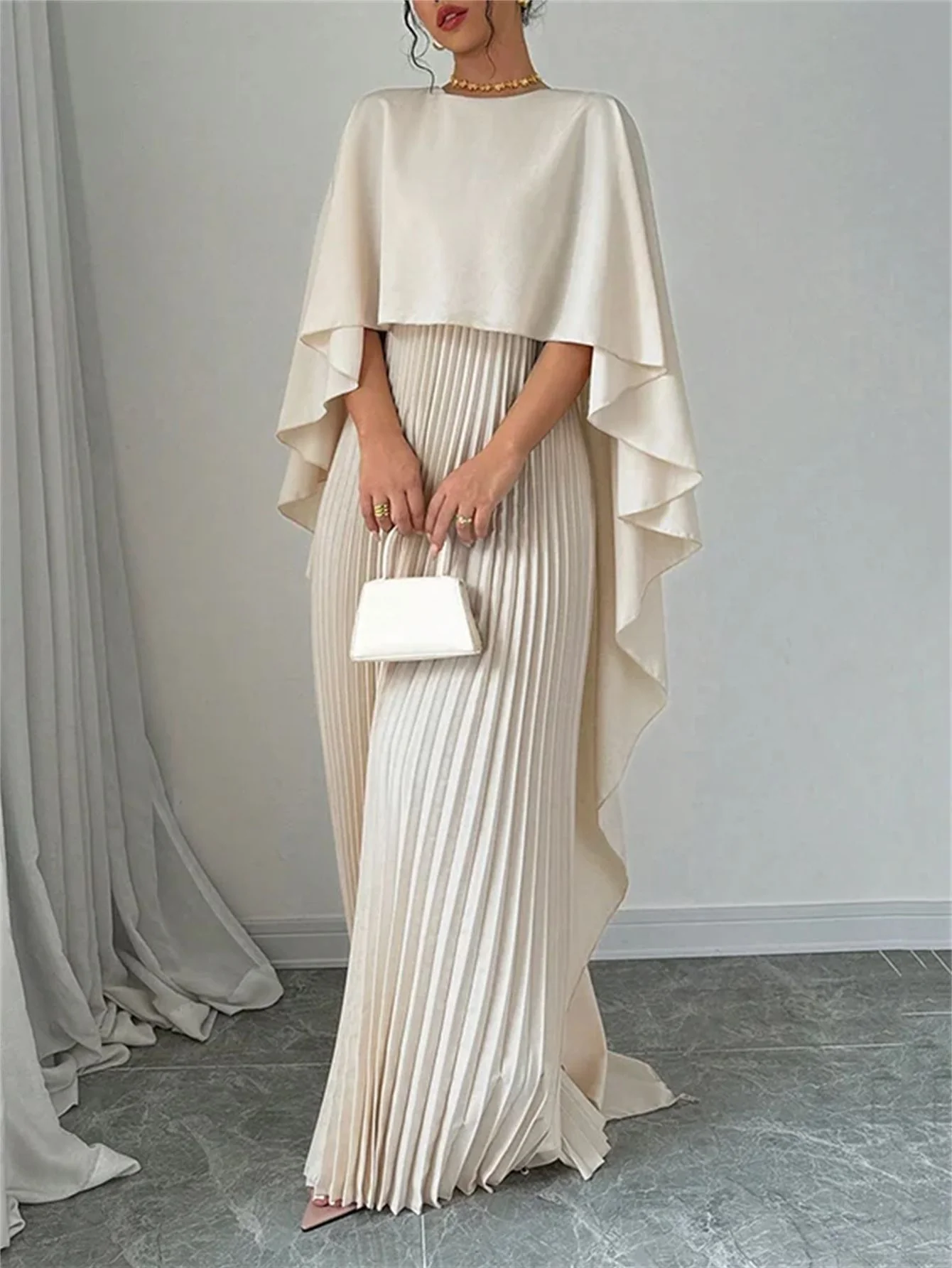 Plissiertes Chiffon-Maxikleid mit Cape-Overlay f��r Damen