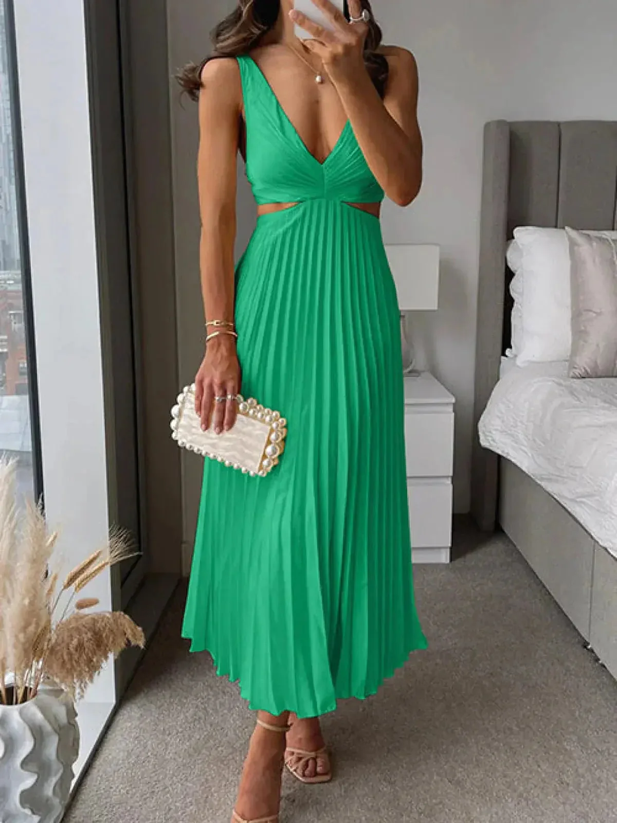 Plissee-Midikleid mit V-Ausschnitt und Cut-outs f��r Hochzeitsg?ste