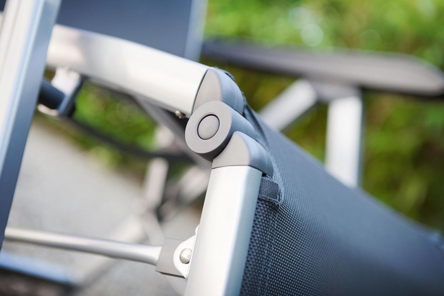 Kettler Basic Plus Advantage Relaxliege Aluminium - praktische Klappliege - Liegestuhl verstellbar & leicht zusammenklappbar - wetterfeste Gartenmöbel - silber/anthrazit