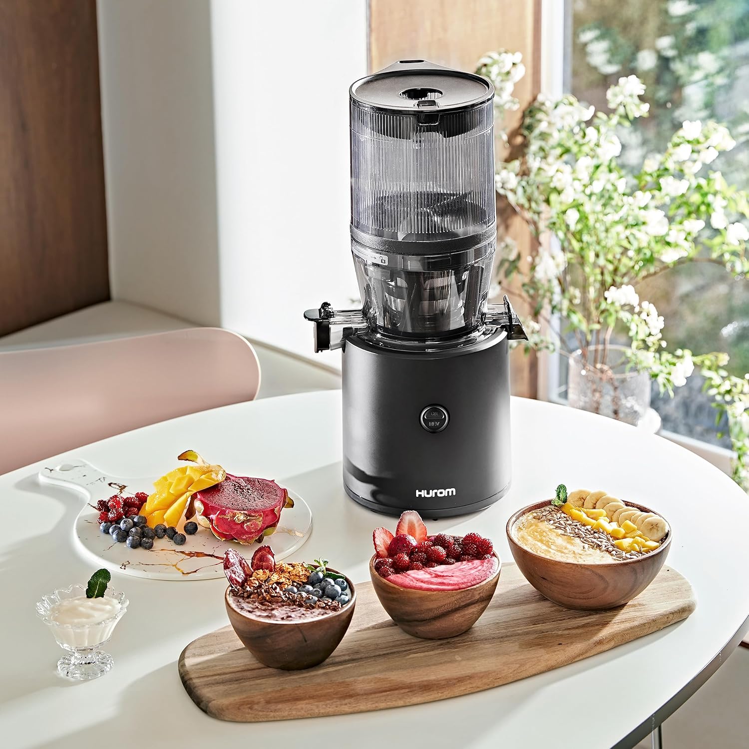 HUROM | Entsafter Gemüse und Obst | Slow Juicer | H320N | Elektrische Kaltpresse | Ruhiger Motor | Leicht zu Reinigen | mit groem Behlter und Siebfilter 2L | 200 Watt | BPA Frei | Schwarz