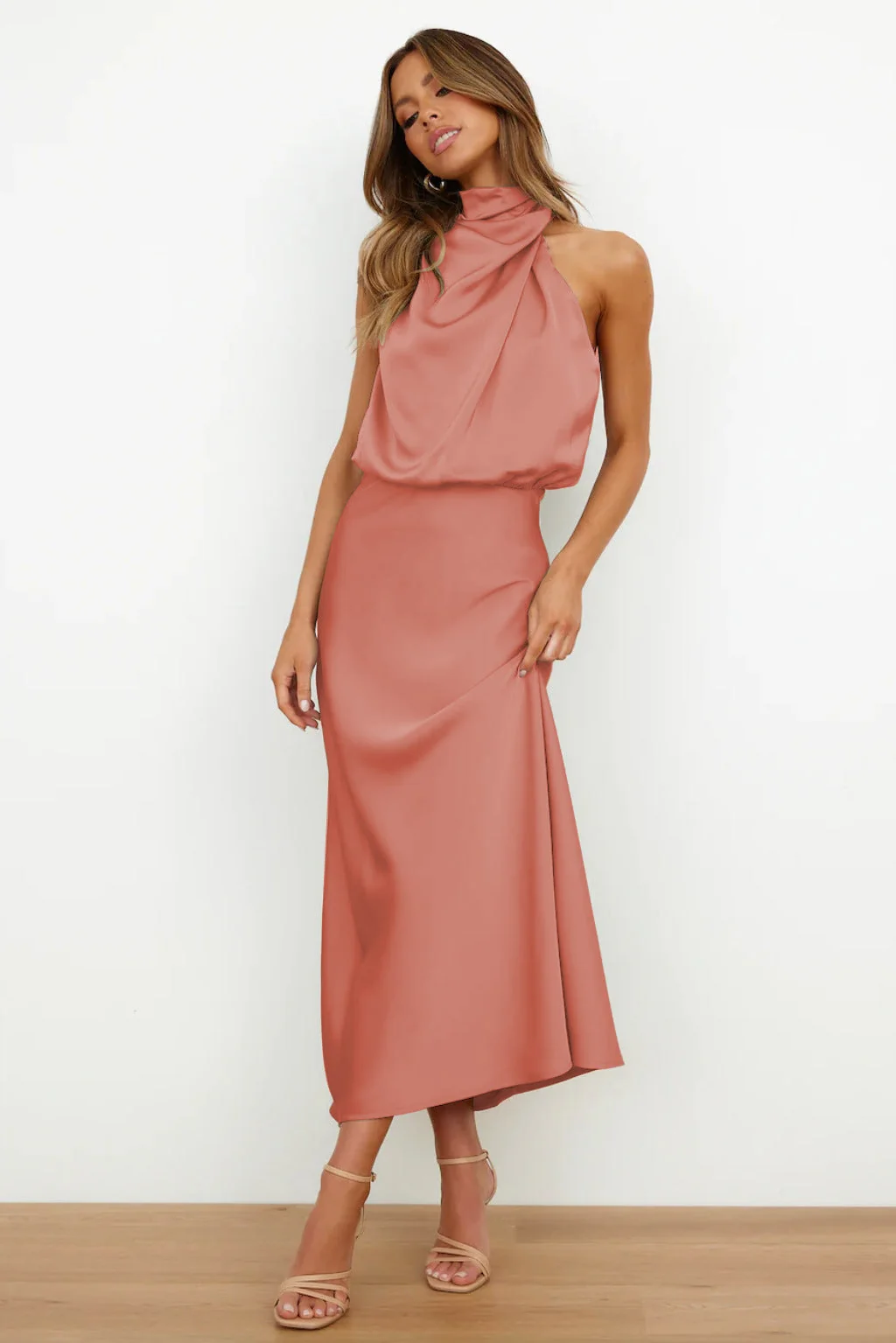 Damen Satin Maxikleid mit Halterneck-Ausschnitt | Flie?endes, bodenlanges Abendkleid f��r Hochzeiten und festliche Events