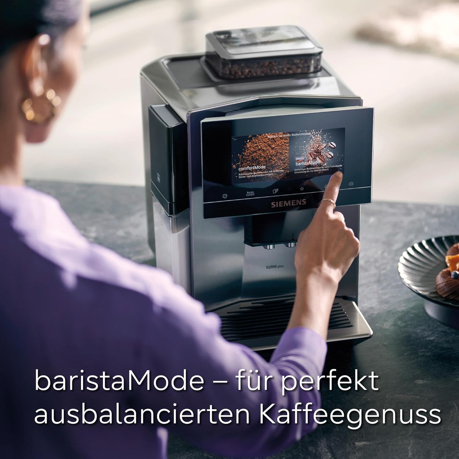 Siemens Kaffeevollautomat EQ900 TQ903D03, App-Steuerung, intuitives Full-Touch-Display, Barista-Modus, AromaBoost, Geräuschreduzierung, Premiummahlwerk, automatische Dampfreinigung, 1500 W, edelstahl