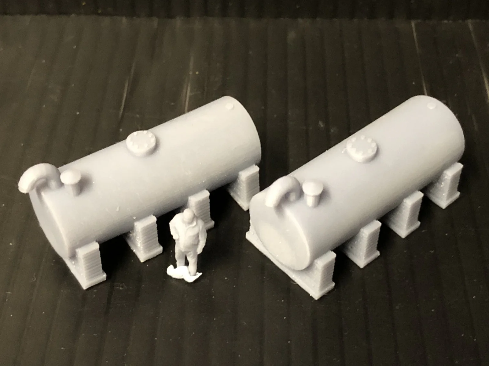 TT120 - TT:120 Scale Twin Diesel Tank on brick supports for depot