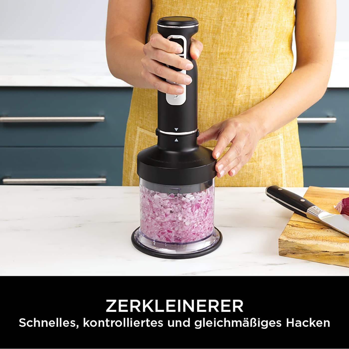 Ninja Foodi 3-in-1 Stabmixer, Handmixer & Zerkleinerer, Stufenweise Anlauf, 2 Misch- und 5 Rührgeschwindigkeiten zum Zerkleinern, Mischen, Kneten und mehr, spülmaschinenfest, 850W, Schwarz CI100EU