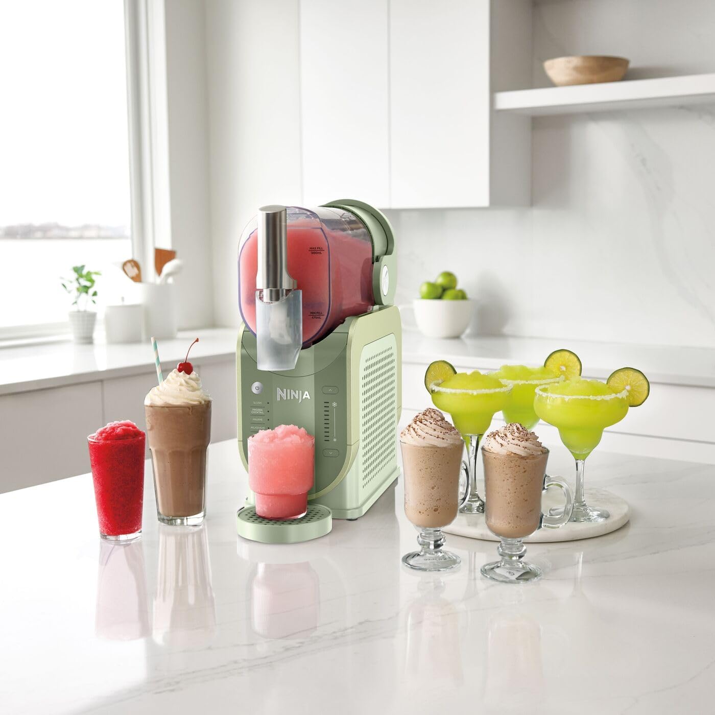 Ninja SLUSHi Maschine für Slush, Eis-Cocktails, Frappé, Milchshakes & gefrorenen Saft, ohne Eis oder Vorbereitungsaufwand, WhisperChill-Technology, fasst 1,9 L, Grün, FS301EUTG