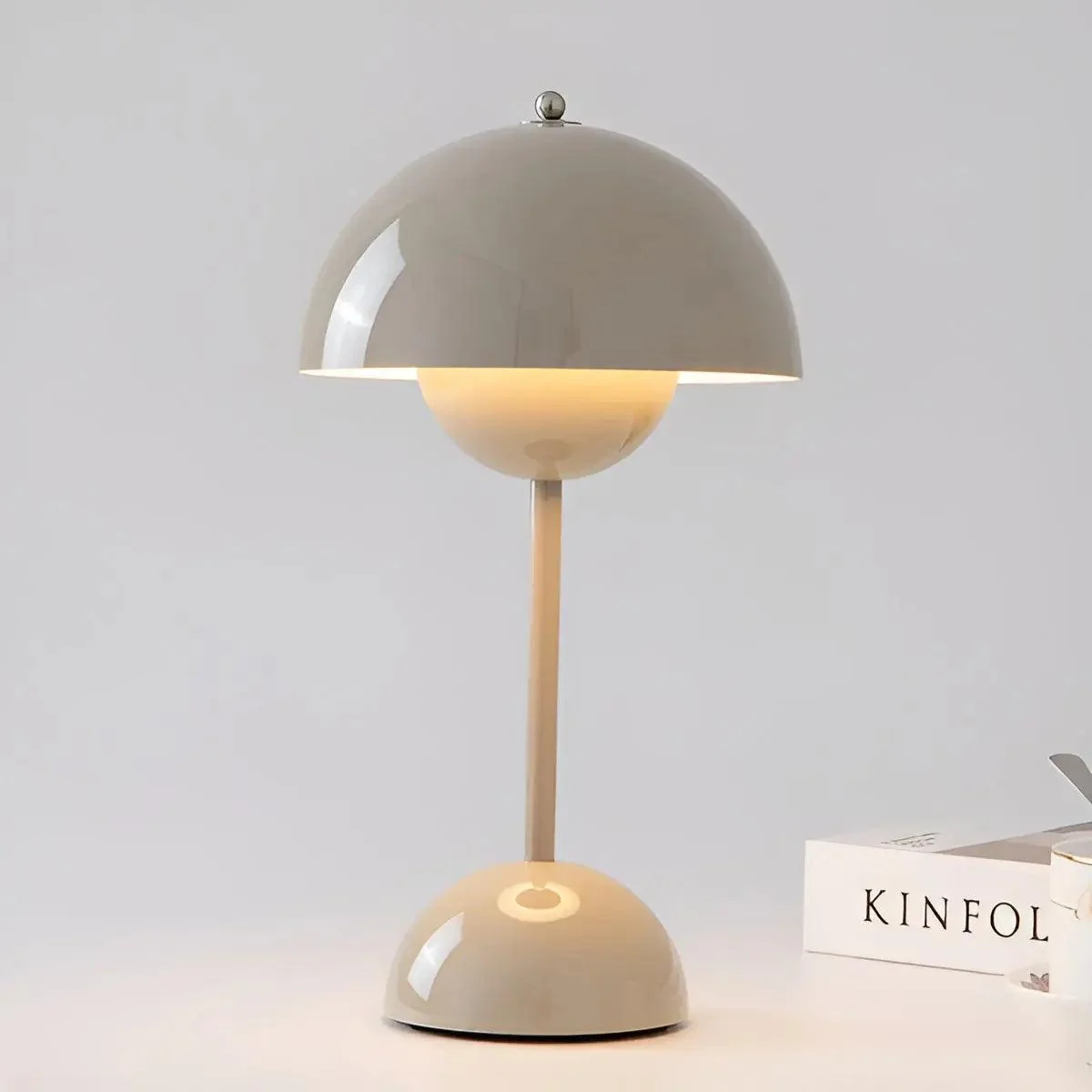Skandinavische Designer-Tischlampe f��r stimmungsvolle Beleuchtung