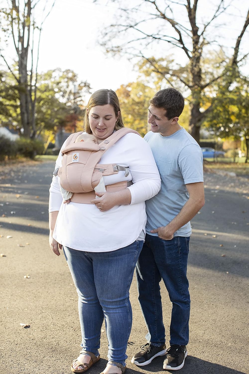Ergobaby Omni Breeze Babytrage für Neugeborene ab Geburt bis 20kg, 4 Positionen SoftFlex Mesh Ergonomische Babybauchtrage Rückentrage Baby-Tragetasche, Natural Beige