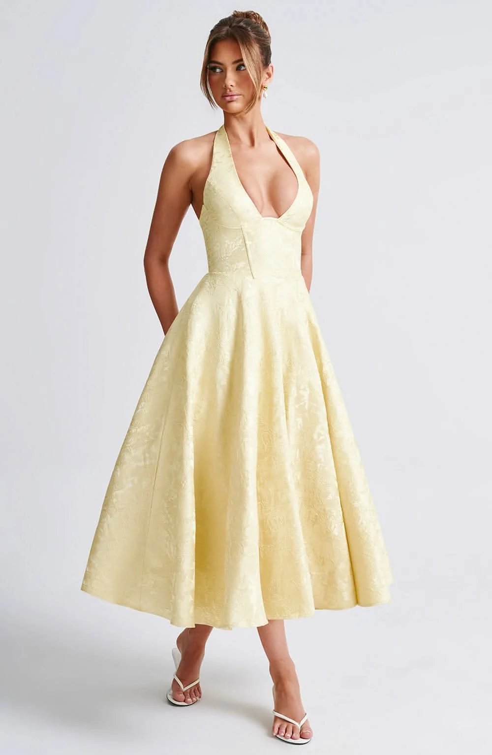 Florales Neckholder-Midikleid f��r Hochzeitsg?ste