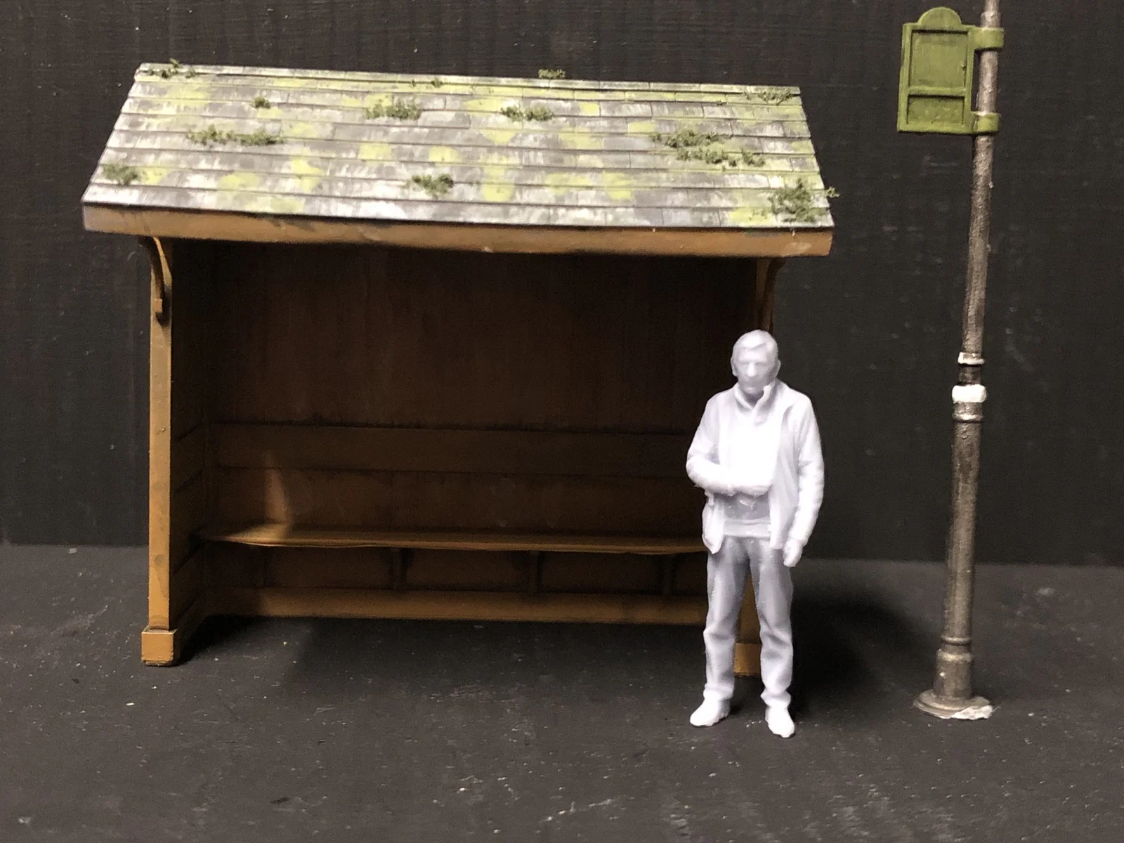 7mm Country Bus Shelters and bus flag - 7mm, O,O-16.5mm