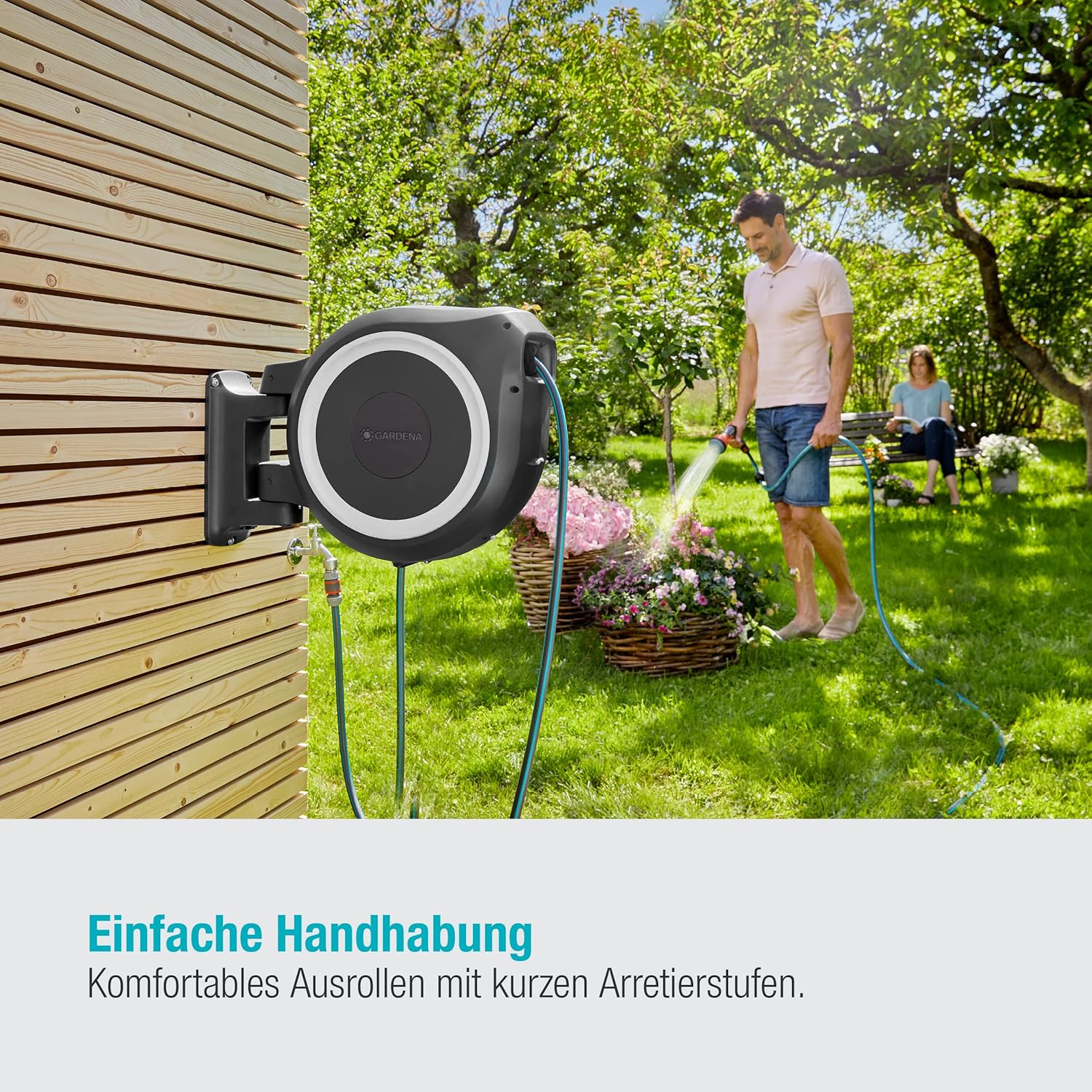 Gardena Wand-Schlauchbox RollUp M/L (weiß) 25 m: flexible Bewässerung für mittelgroße bis große Gärten, Schwenkbare Schlauchbox, inkl. 25 m Gardena Qualitätschlauch und Montagehilfe (18622-20)