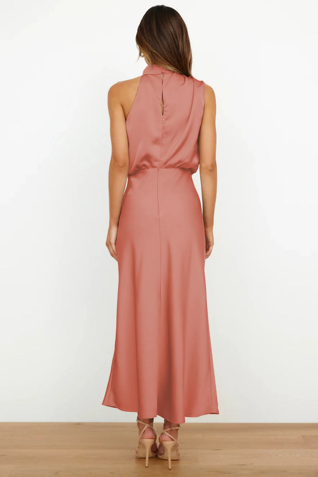 Damen Satin Maxikleid mit Halterneck-Ausschnitt | Flie?endes, bodenlanges Abendkleid f��r Hochzeiten und festliche Events