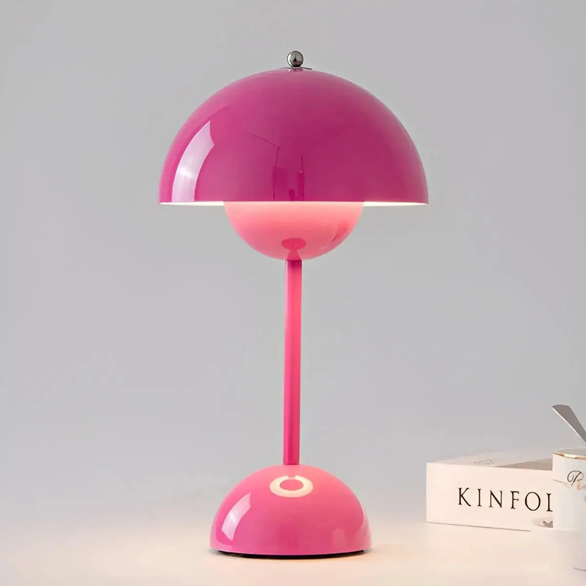 Skandinavische Designer-Tischlampe f��r stimmungsvolle Beleuchtung