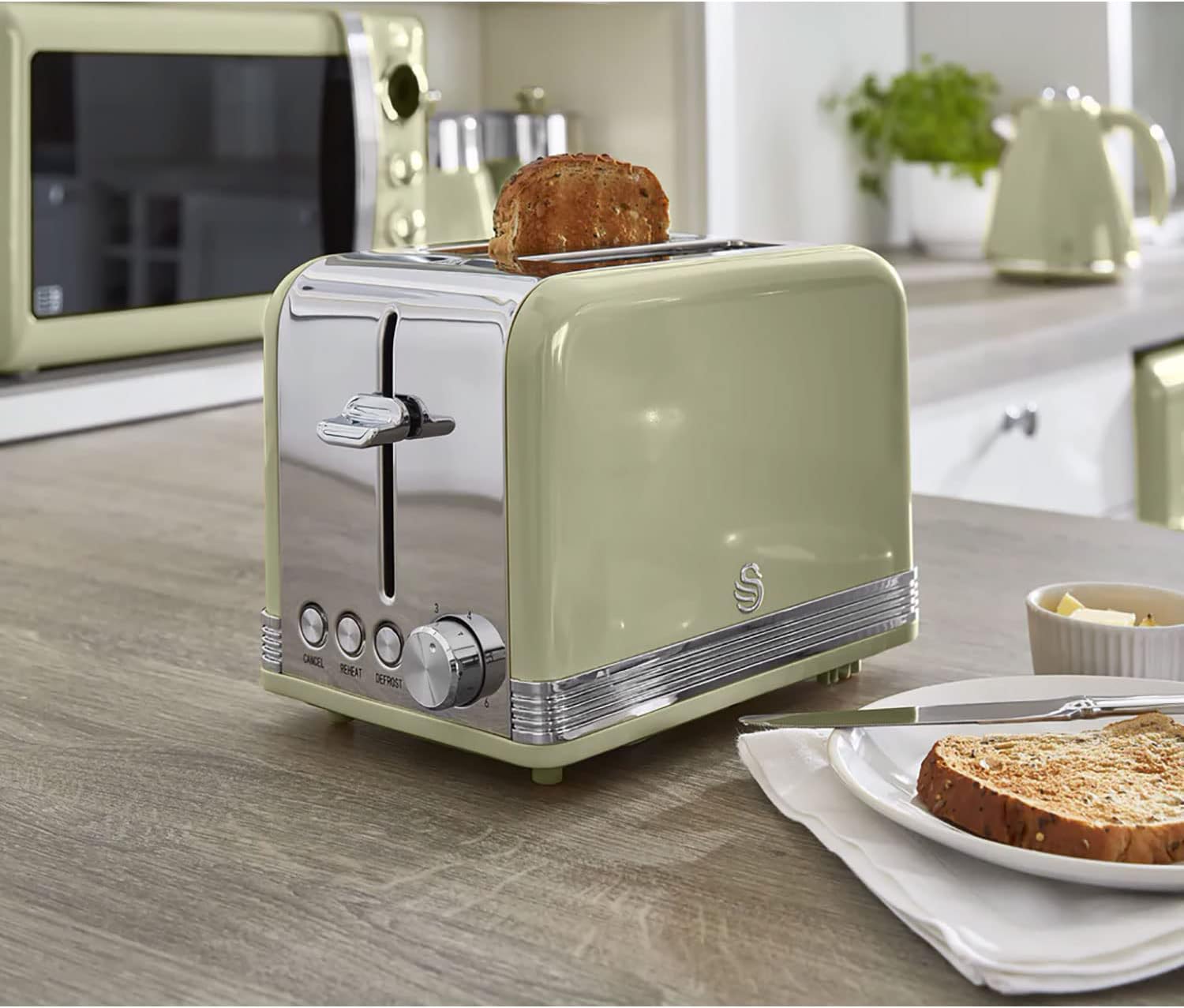 Swan Retro Frühstücks-Set 1,8 L Wasserkocher, 2 Scheiben Breitschlitz-Brottoaster, 20L Digital-Mikrowelle, 6 Leistungsstufen, Timer, Spiegeltür, Vintage Design, Grün, Einheitsgröße