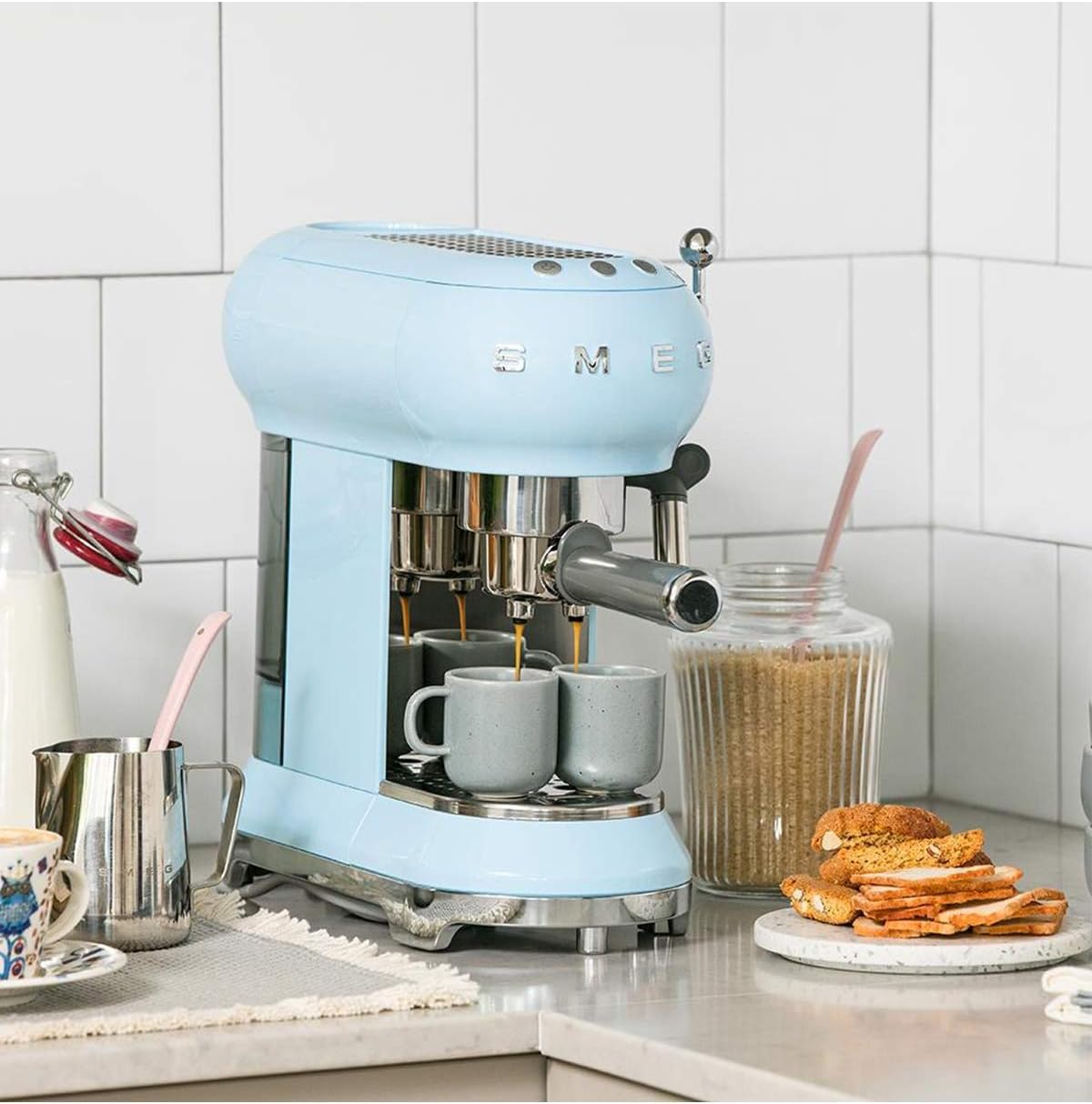 Smeg, ECF01PGEU Manual Espresso-Kaffeemaschine, Cappuccino -System, Thermoblock, groe Tassengehuse und Doppelkaffeefunktion, 1 l Wassertank, kompakte Abmessungen, 1350W, Pastellgrün