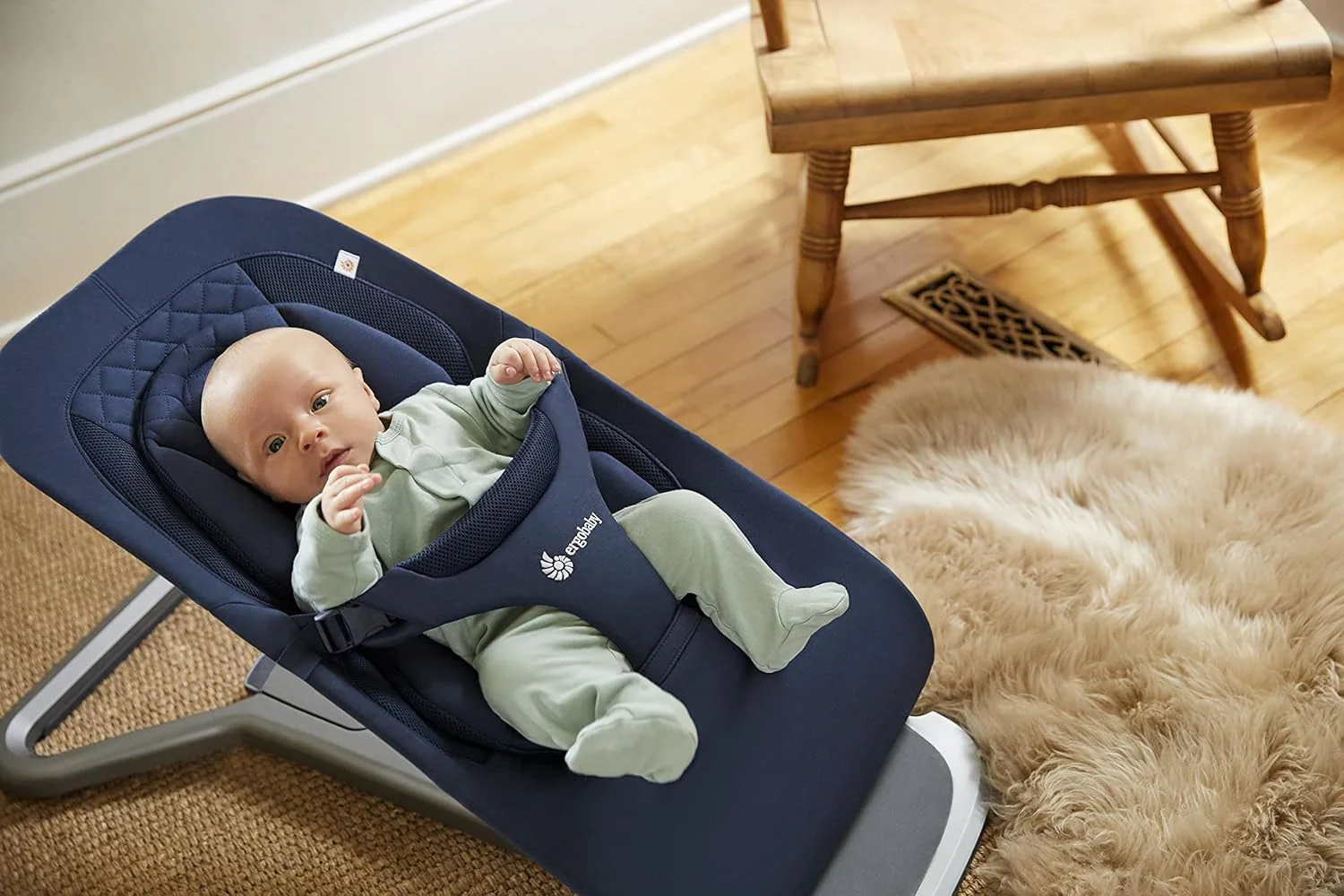 Ergobaby 3-in-1 Evolve Bouncer, Ergonomische wipstoel voor baby's vanaf de geboorte tot peuters, Babyschommel met zitverkleiner voor pasgeborenen (2,5 kg - 13,2 kg), Cream