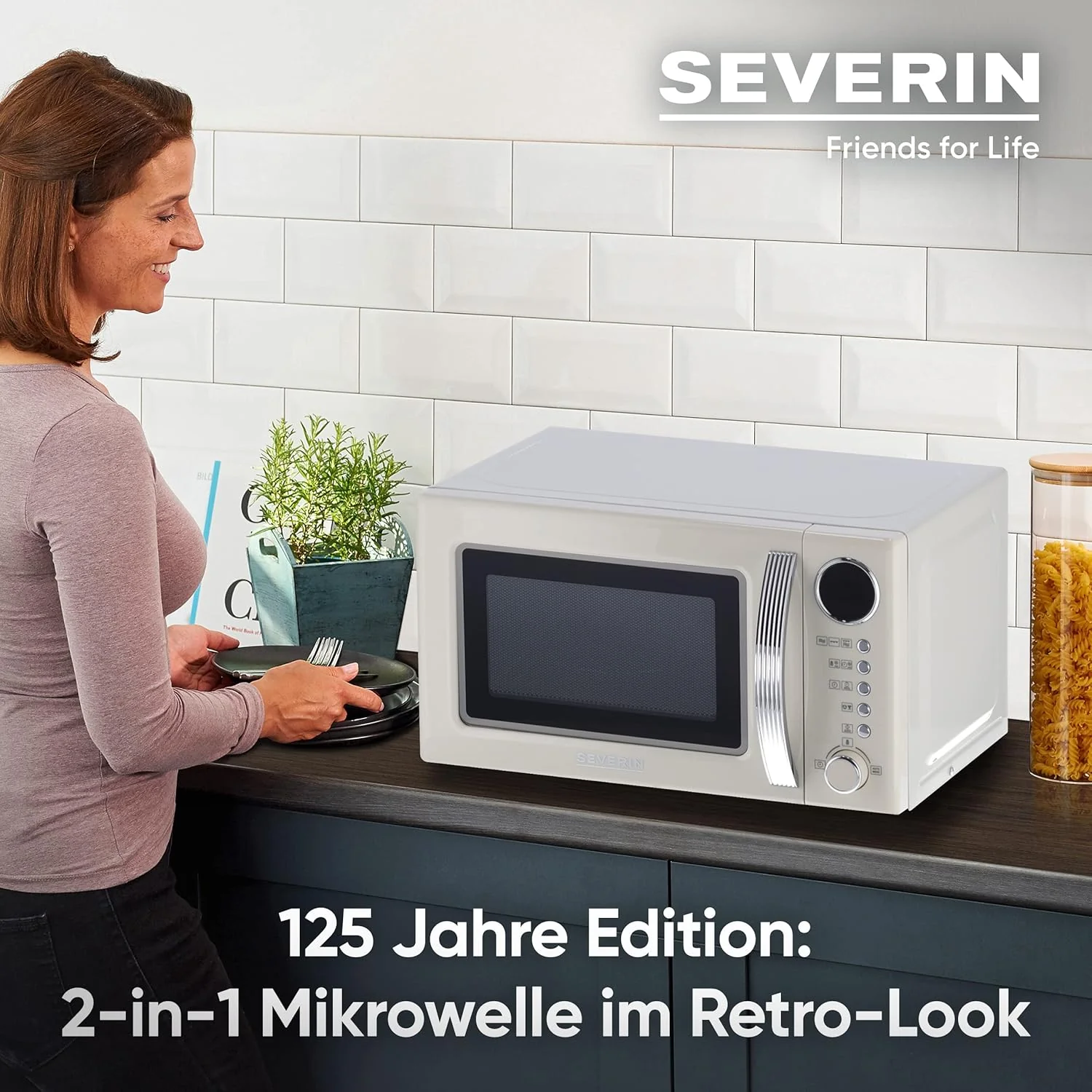 SEVERIN 2-in-1 Retromagnetron met grillfunctie, grilloven met 5 vermogensniveaus en 8 automatische programma's, hoogwaardige magnetron met grill, ca. 700 W, cr��me / chroom, MW 7892